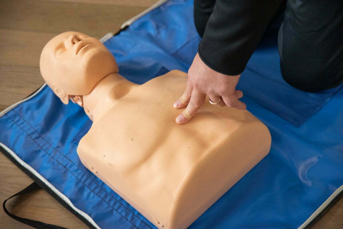 mensave curs prim ajutor 105