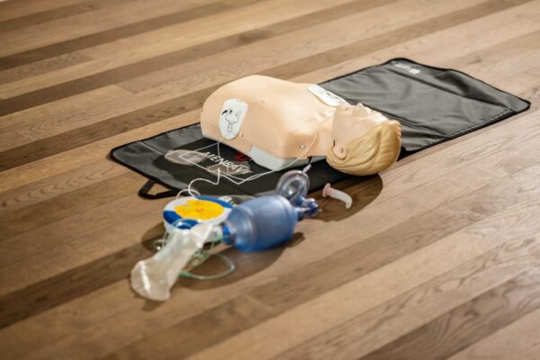 Studiul urmărește evaluarea nivelului actual de cunoștințe privind suportul vital de bază (BLS – Basic Life Support) și acordarii primului ajutor în rândul populației generale din România.